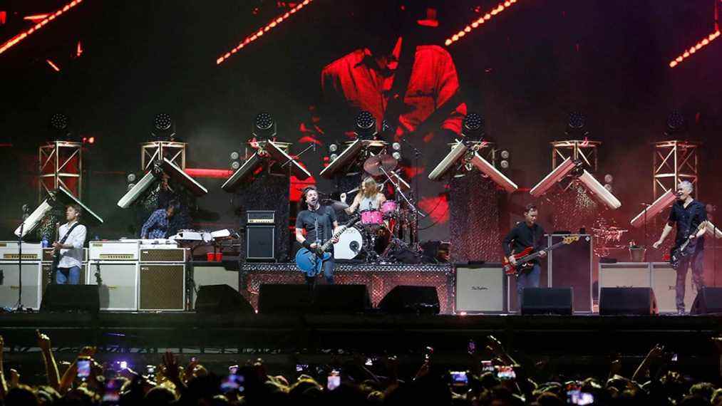 Les Foo Fighters annulent leur tournée au milieu de la 