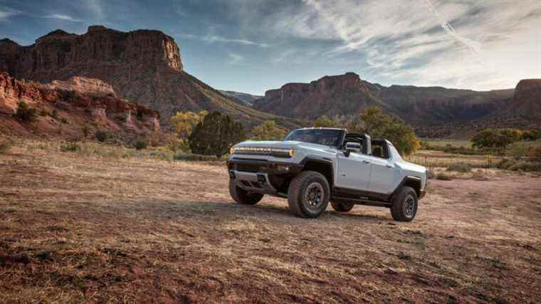 Les concessionnaires GMC prennent une page de Ford avec des majorations de dernière minute pour Hummer EV