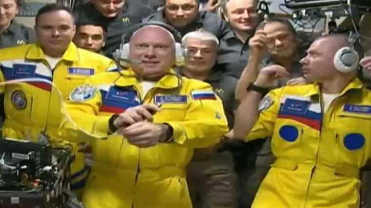 Les cosmonautes n’ont certainement pas porté les couleurs ukrainiennes sur l’ISS et c’est stupide de penser qu’ils l’ont fait, déclare la Russie