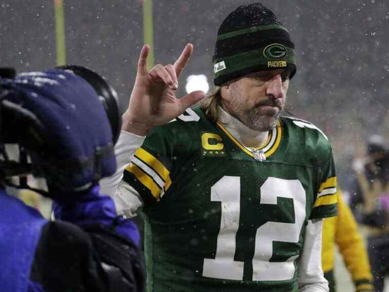 Les emballeurs signent Aaron Rodgers pour un accord de 150 millions de dollars et abaissent le plafond de 22 millions de dollars