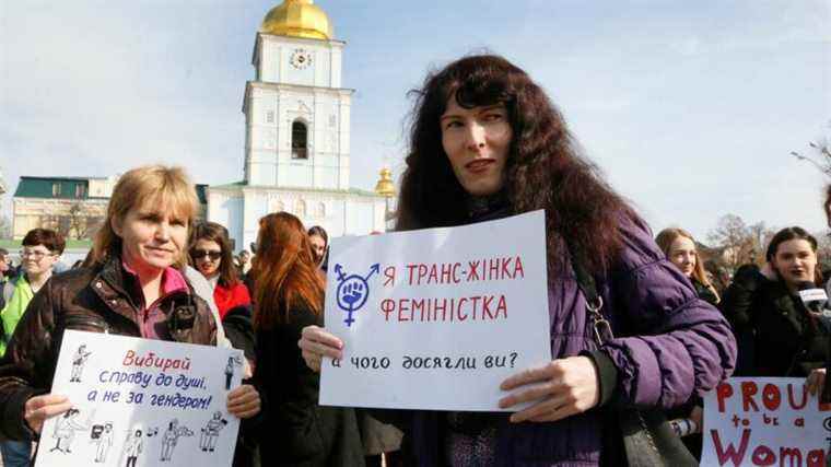 Les femmes trans qui tentent de fuir l’Ukraine sont refoulées