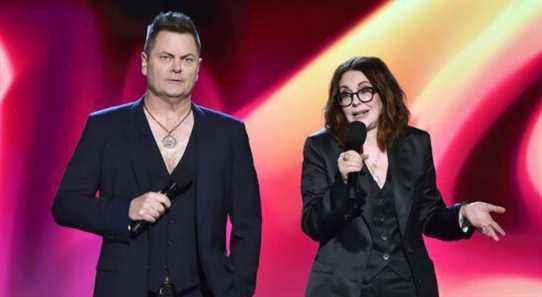 Les hôtes des Spirit Awards, Nick Offerman et Megan Mullally, disent à Poutine de "F*** Off and Go Home" en soutien à l'Ukraine