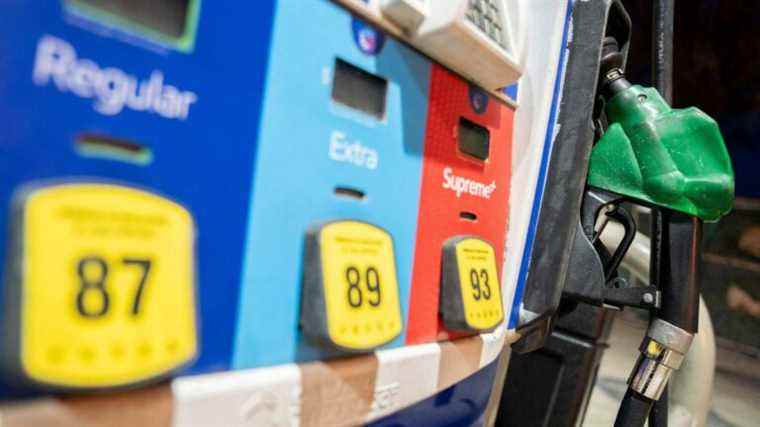 Les prix élevés de l’essence signifient que le carburant coûte aux Américains moyens 83 $ de plus par mois