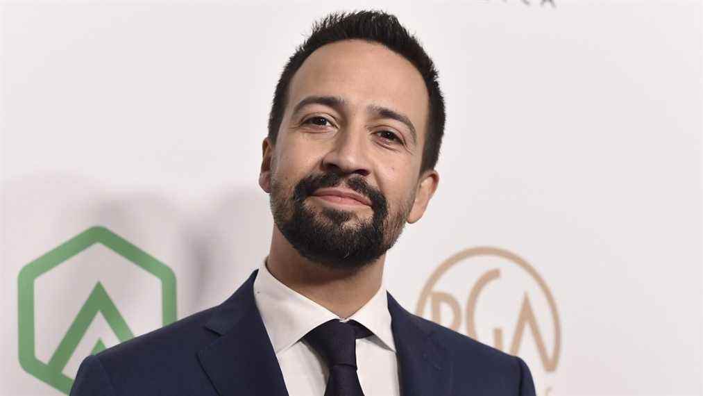 Lin-Manuel Miranda remercie les fans de TikTok d'avoir aidé la bande originale d'Encanto à atteindre le numéro 1 le plus populaire à lire absolument Inscrivez-vous aux newsletters Variety Plus de nos marques
	
	
