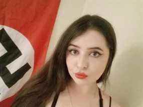 Alice Cutter était une candidate à l'ignoble concours de Miss Hitler.  Elle est entrée en tant que Miss Buchenwald.