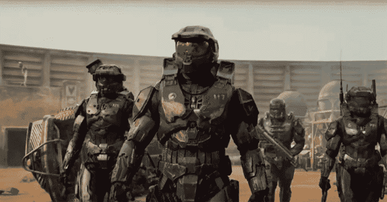 Master Chief a dû enlever son casque au début de la série télévisée Halo, selon l'acteur qui le joue
