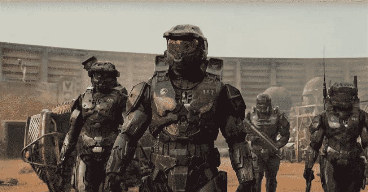 Master Chief a dû enlever son casque au début de la série télévisée Halo, selon l'acteur qui le joue
