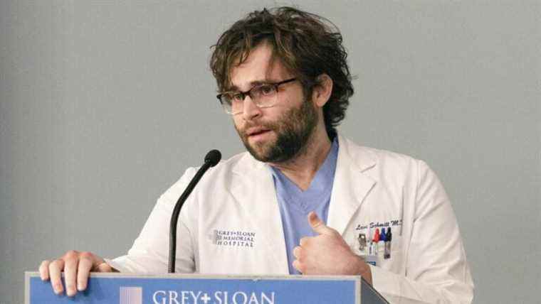 Même Jake Borelli de Grey's Anatomy s'inquiète du sort de Levi après qu'il semble avoir quitté l'hôpital
