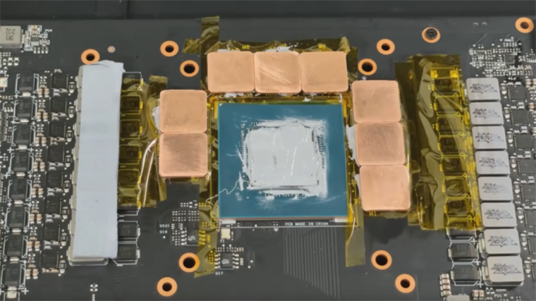 Modder réduit les temps GDDR6X de 46 ° C avec un refroidissement en cuivre