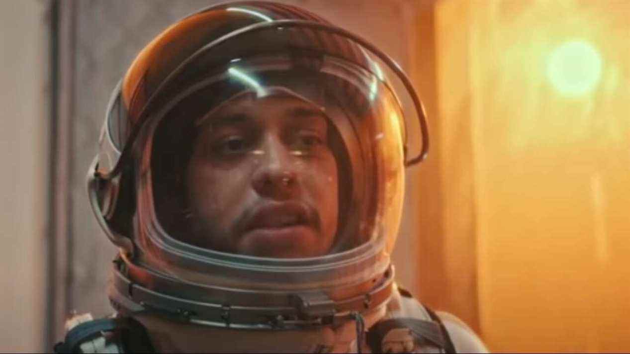 Pete Davidson se fait tirer dessus de la planète dans une fusée
