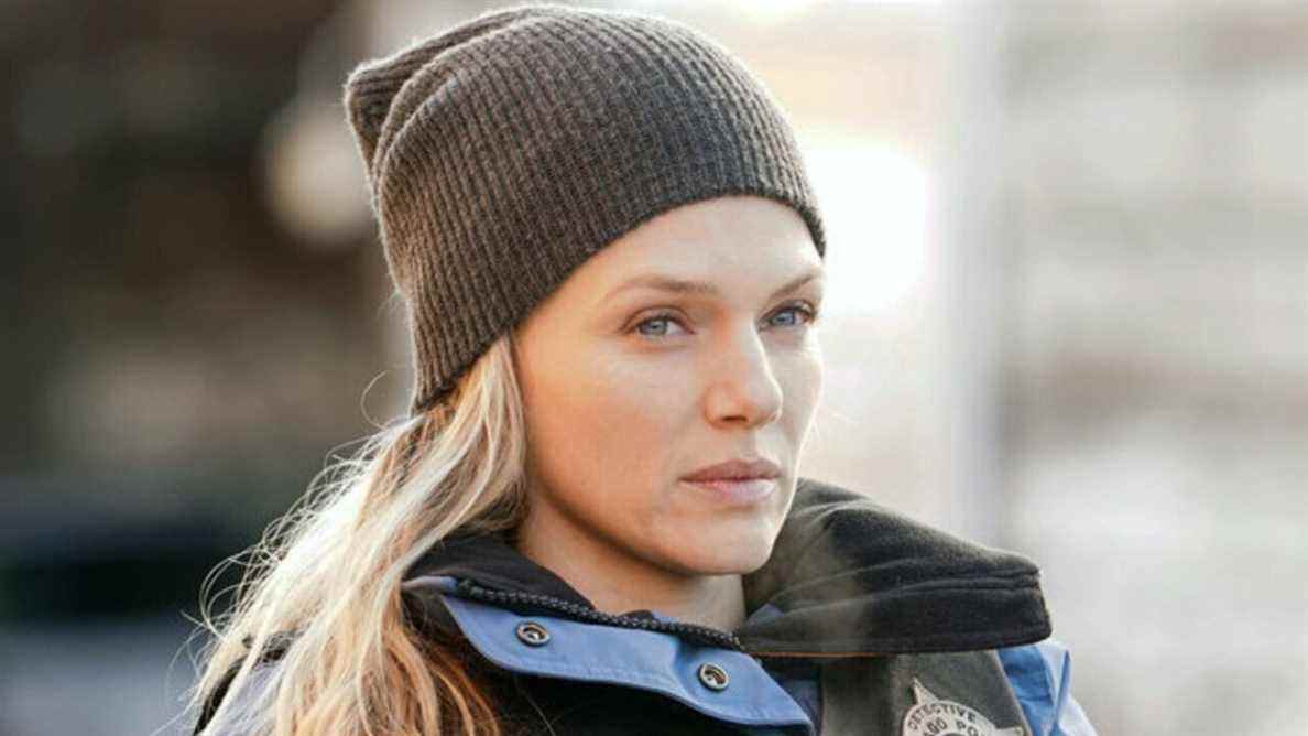 Pourquoi Tracy Spiridakos veut voir plus de femmes du PD de Chicago partageant des scènes ensemble
