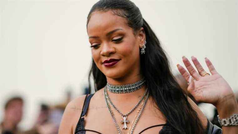 Quel est le problème avec Rihanna portant nonchalamment un diamant sur sa main gauche ?