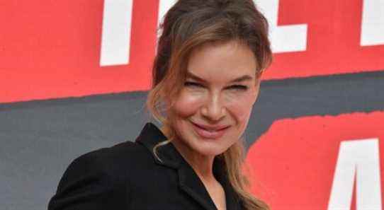 Renée Zellweger : la productrice m'a dit de boire du vin avant la scène de nu parce que "alors tu le feras"