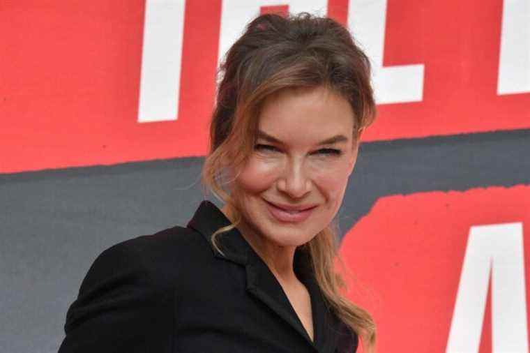 Renée Zellweger : la productrice m'a dit de boire du vin avant la scène de nu parce que "alors tu le feras"
	
	
