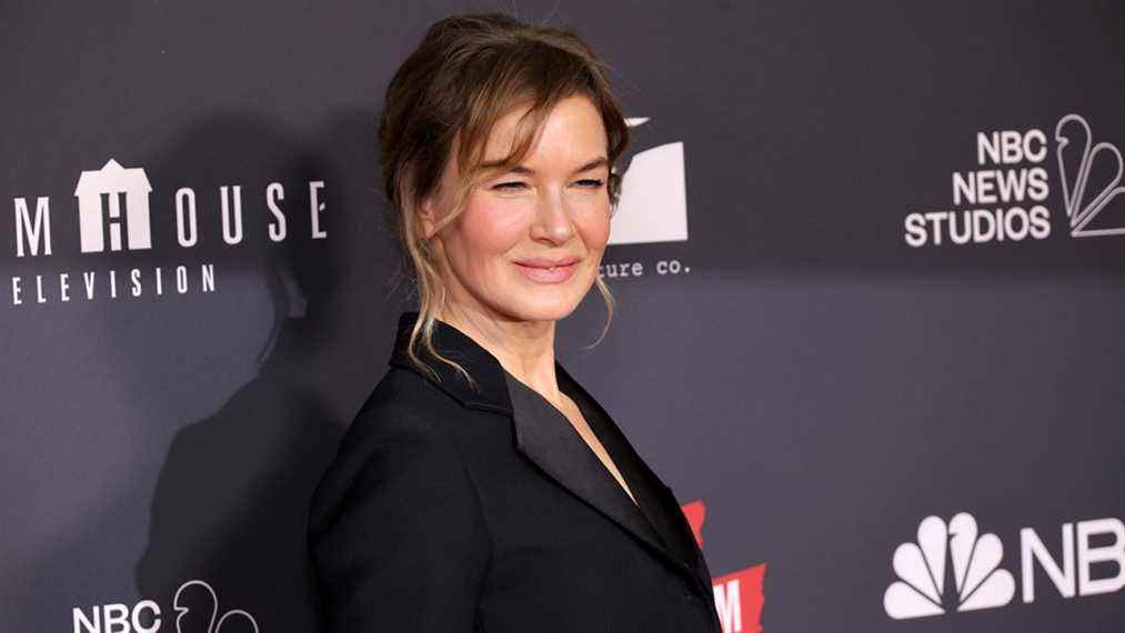 Renee Zellweger révèle qu'elle a étudié le droit international à l'UCLA pendant une pause par intérim
