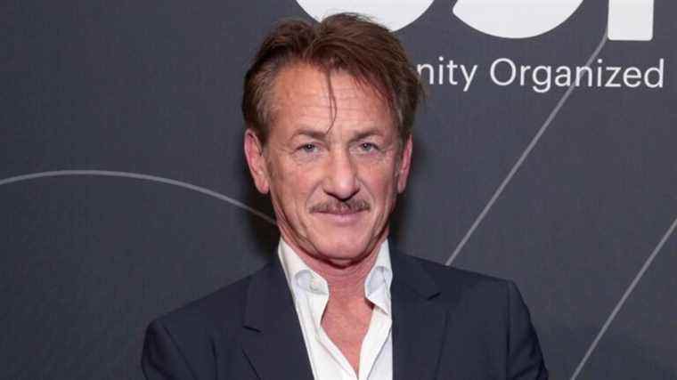 Sean Penn détaille le franchissement de la frontière entre l'Ukraine et la Pologne, le travail d'aide de CORE avec les réfugiés
