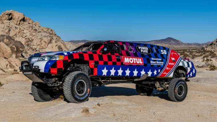 Seulement à Vegas ?  Une limousine 4×4 allongée fera la course dans le Mint 400