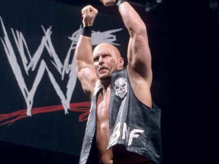 « Stone Cold » Steve Austin fait son retour tant attendu à WrestleMania 38