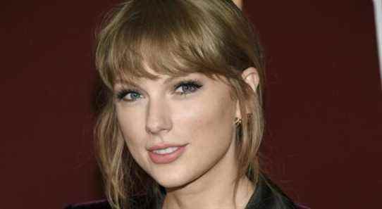 Taylor Swift recevra un doctorat honorifique de l'Université de New York et prendra la parole lors de l'ouverture du Yankee Stadium.