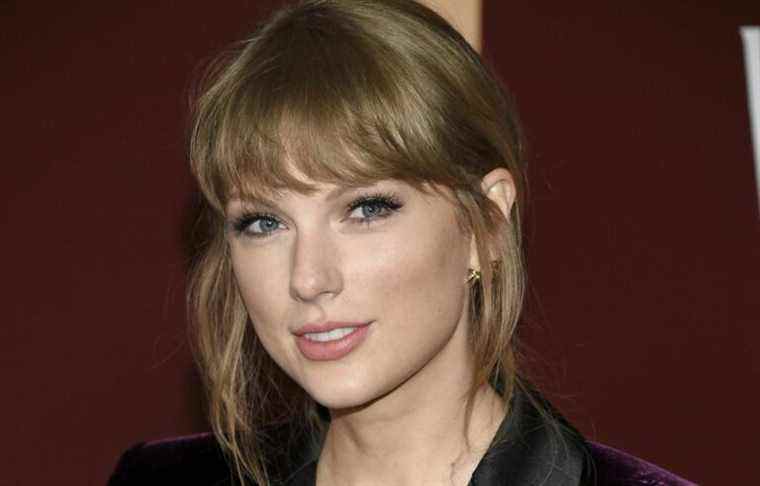 Taylor Swift recevra un doctorat honorifique de l'Université de New York et prendra la parole lors de l'ouverture du Yankee Stadium.
	
	
