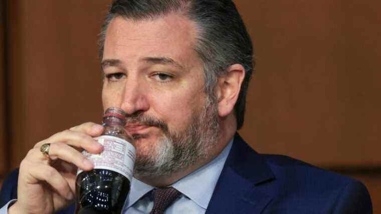 Ted Cruz Chugs régime Dr. Peppers tout en étant raciste, discutant de pornographie juvénile