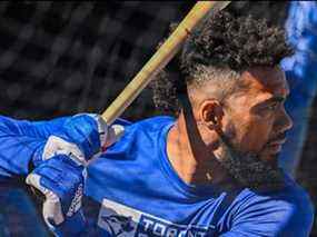 Teoscar Hernandez des Blue Jays de Toronto s'entraîne au bâton lors d'un entraînement printanier, le dimanche 13 mars 2022, à Dunedin, en Floride.