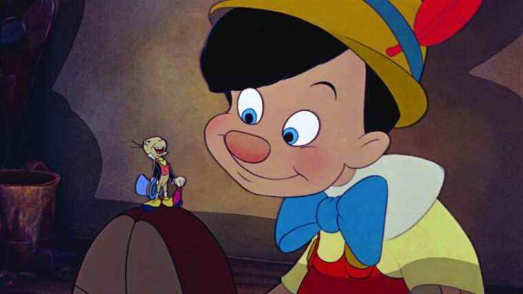 Tom Hanks a l'air parfait dans la première image de Pinocchio du remake en direct de Disney
