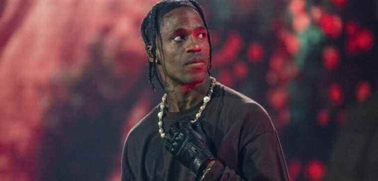 Travis Scott s'engage à verser 5 millions de dollars dans des initiatives axées sur la communauté.
	
	
