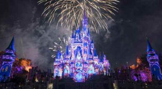 Un parc Disney a ajouté des drones à son spectacle nocturne, et c'est incroyable