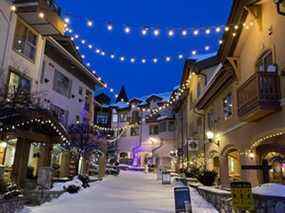 Sun Peaks Resort à Kamloops, en Colombie-Britannique, offre 4 270 acres de plaisir dans la poudreuse et plus de 137 sentiers traversant la forêt.