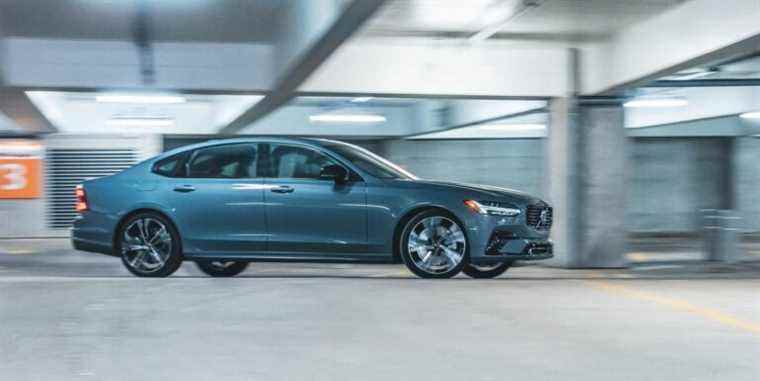 Voir les photos du Volvo S90 B6 AWD 2022