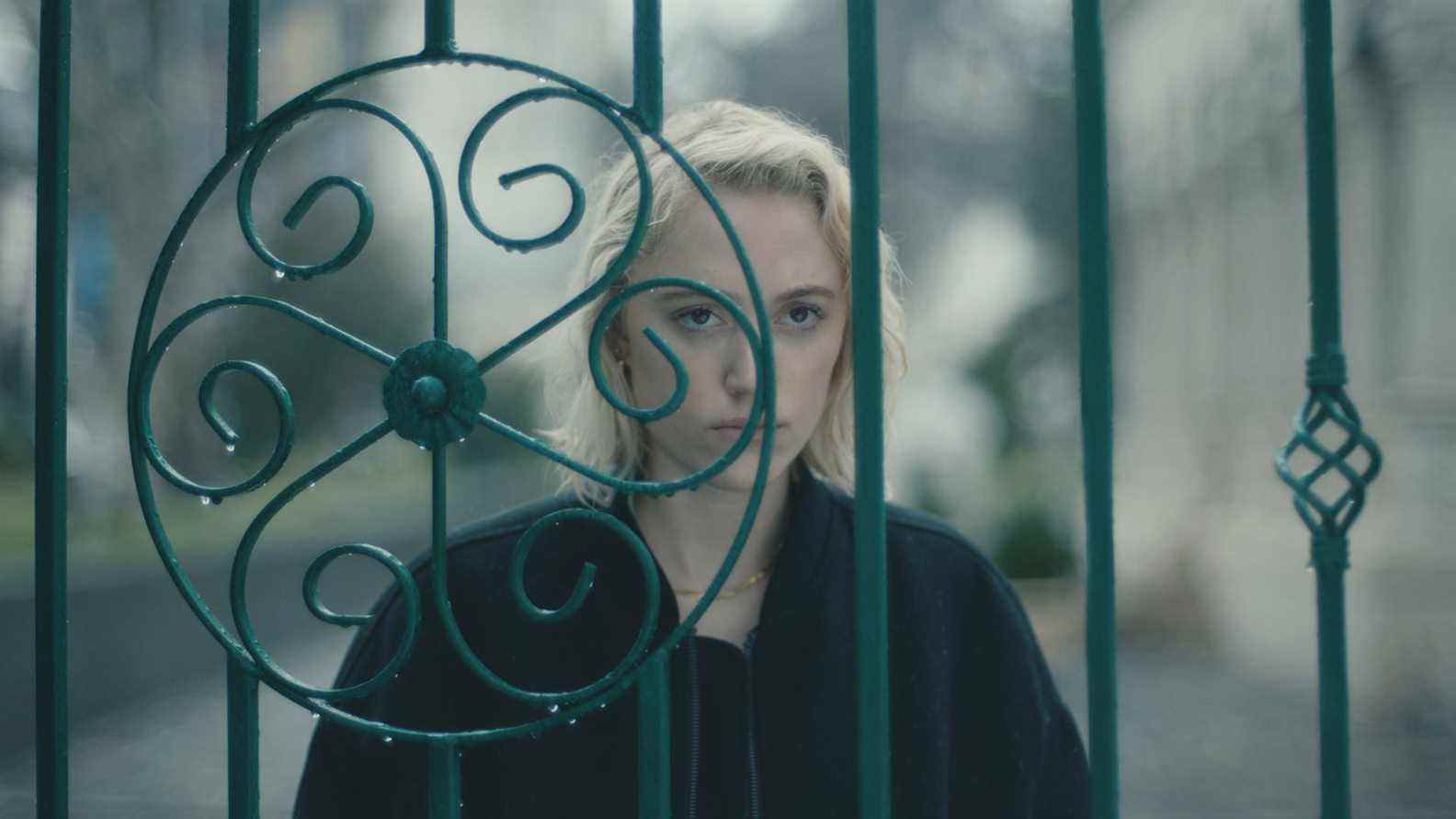 Watcher Teaser : Quelqu'un a un œil dessus après Maika Monroe
