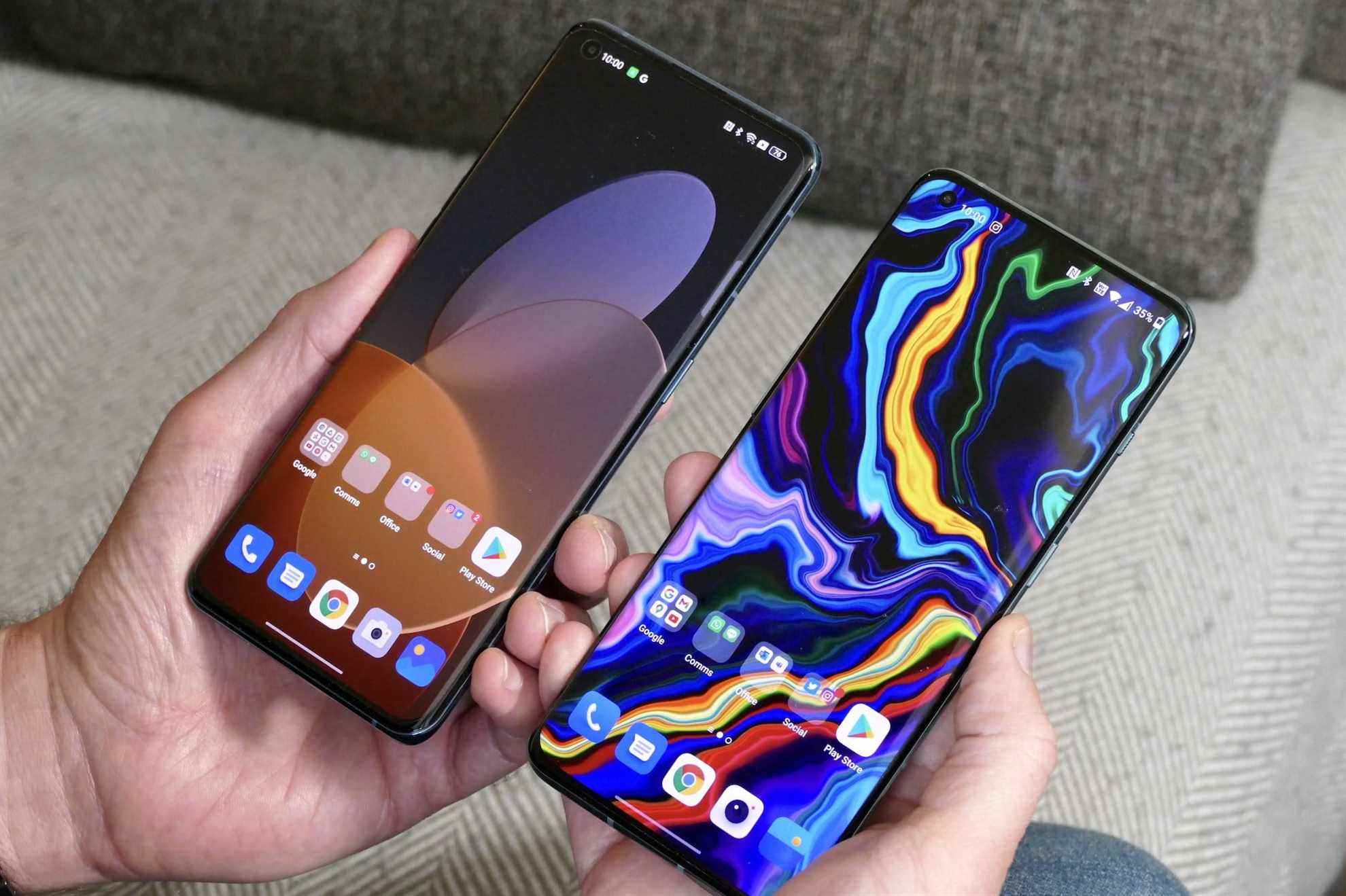 Écrans d'accueil OxygenOS 12 et ColorOS 12.