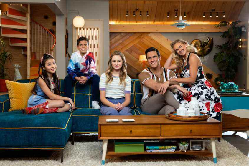 Imogen Cohen comme Zina, Tyler Wladis comme Roy, Audrey Grace Marshall comme Vivan, Ryan-James Hatanaka comme Ty et Laura Bell Bundy comme Rachel dans The Fairly OddParents : Fairly Odder