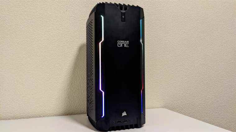 Test du Corsair One i300 - un PC de jeu unique mais cher
