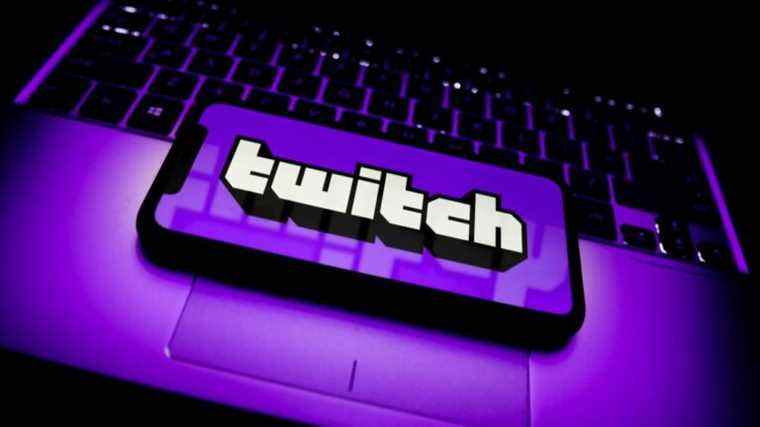 Twitch arrête les boosts de chaînes payantes après que les gens paient pour avoir du porno en première page
