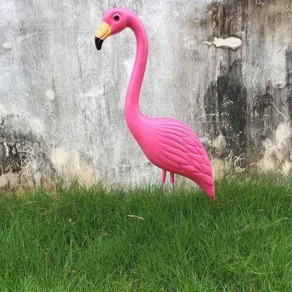 Flamant rose en plastique