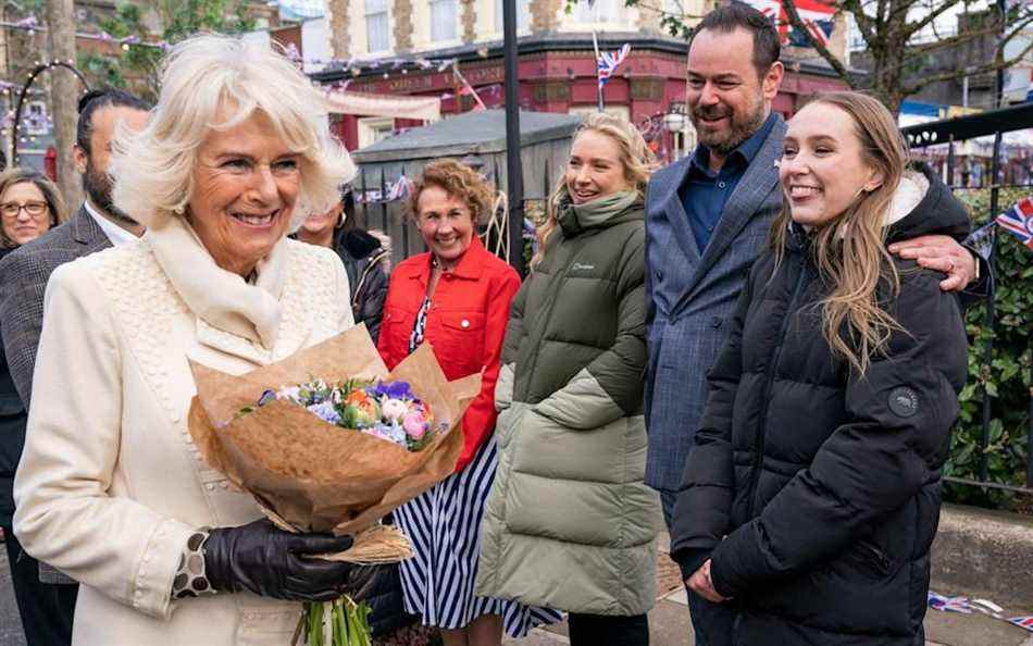 La duchesse de Cornouailles s'est entretenue avec Rose Ayling-Ellis (à droite) et Danny Dyer (au centre) – Aaron Chown/PA