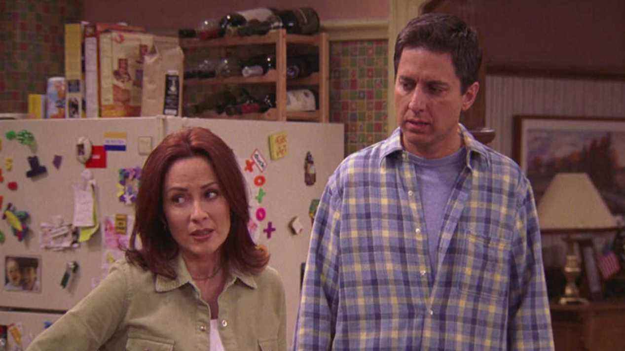 Patricia Heaton et Ray Romano sur.  Tout le monde aime Raymond