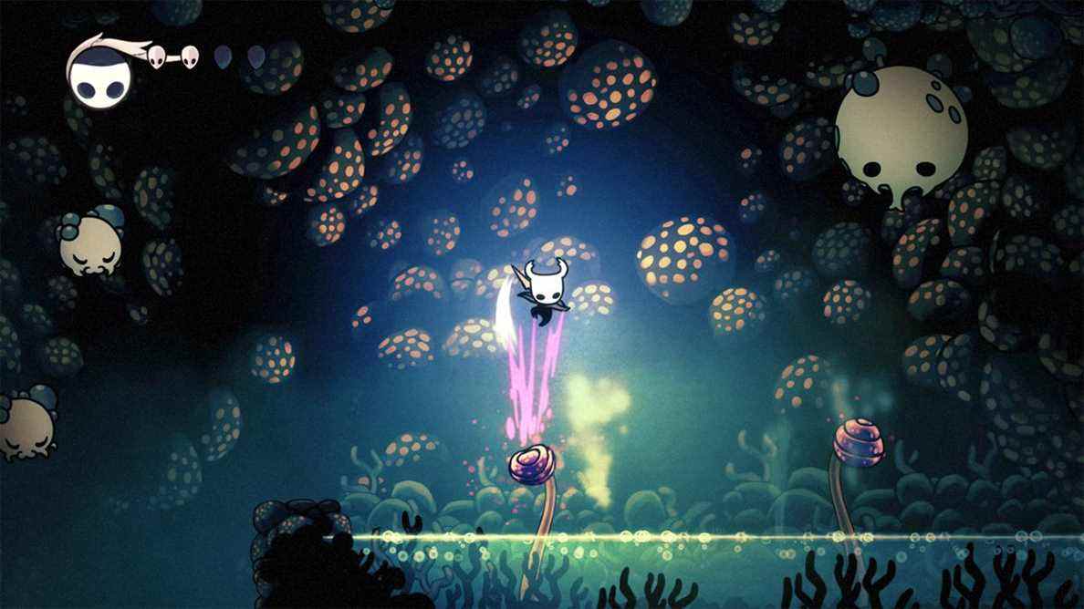 Le Hollow Knight s'abat sur un trampoline champignon 