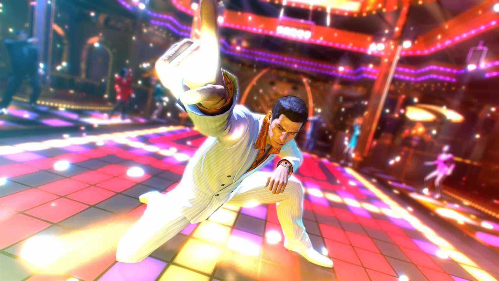 Kiryu de Yakuza 0 danse dans une discothèque