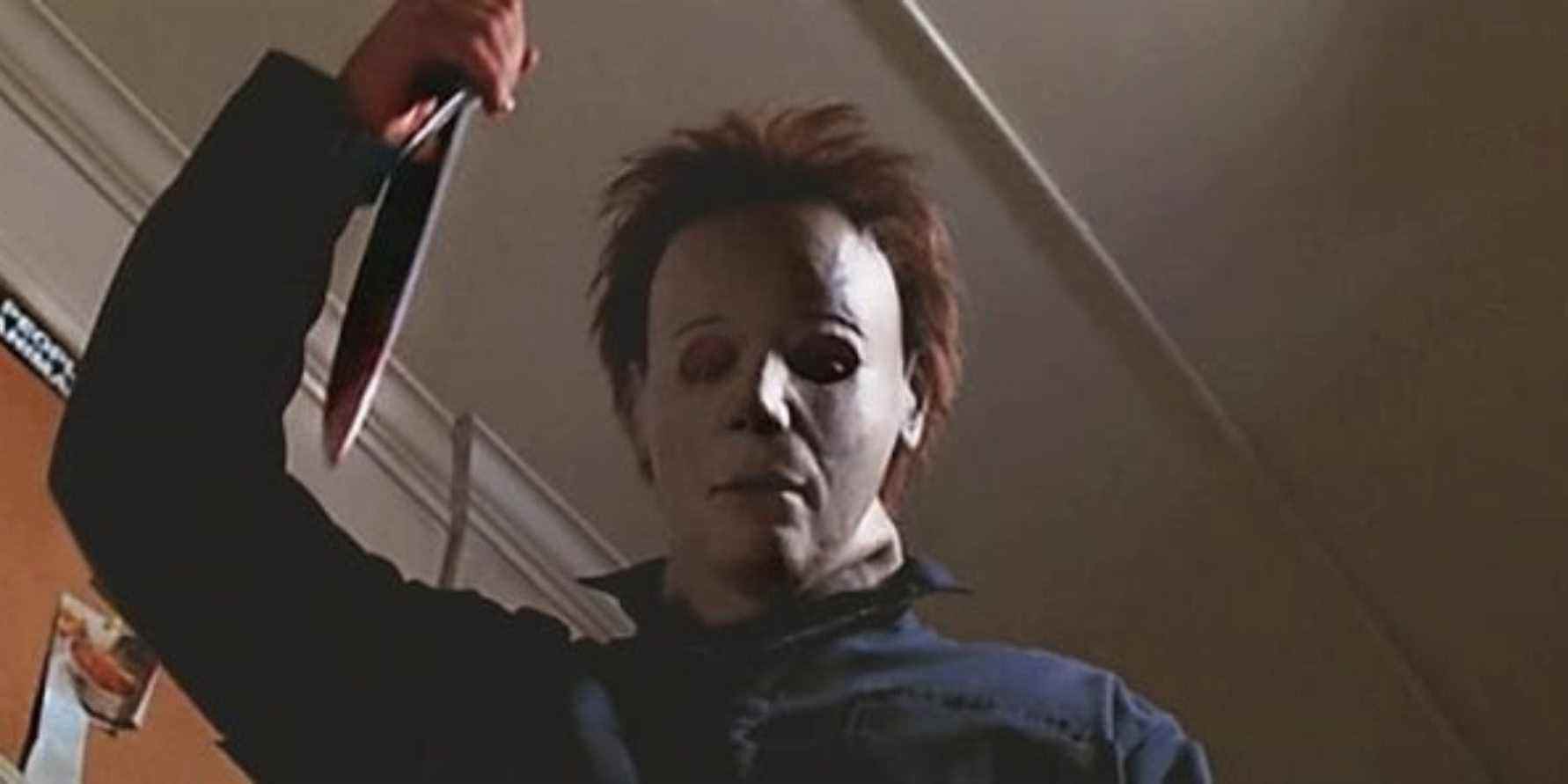 Michael Myers tenant un couteau dans Halloween H20