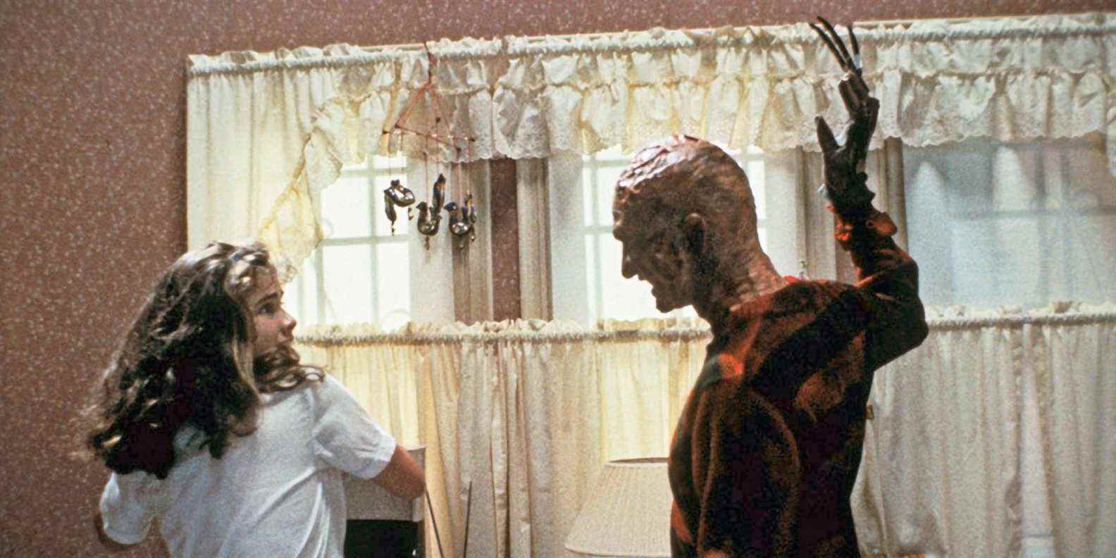 Freddy-attaque-sa-victime-dans-A-Nightmare-on-Elm-Street-Cropped-1-1