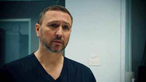 adrian fletcher, ville de holby