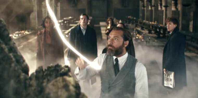 Les stars de Fantastic Beasts 3 taquinent la relation entre Dumbledore et Grindelwald

