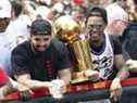 Drake, à gauche, avec le garde des Raptors de Toronto Kyle Lowry lors du défilé du championnat des Raptors de Toronto le 17 juin 2019.