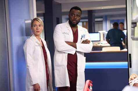 kristen hager comme dr stevie hammer et guy lockard comme dr dylan scott à chicago med