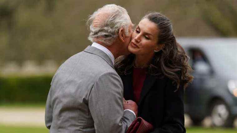 La reine d’Espagne et le prince de Galles se joignent pour une visite royale à l’évêque d’Auckland