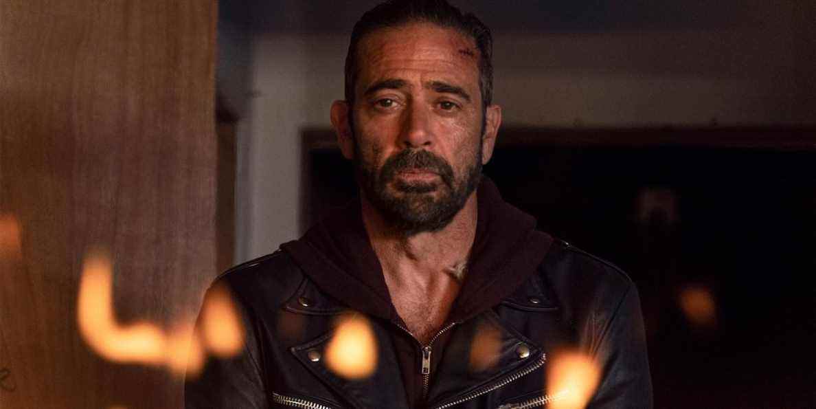 Jeffrey Dean Morgan de The Walking Dead célèbre son dernier jour sur le plateau de tournage

