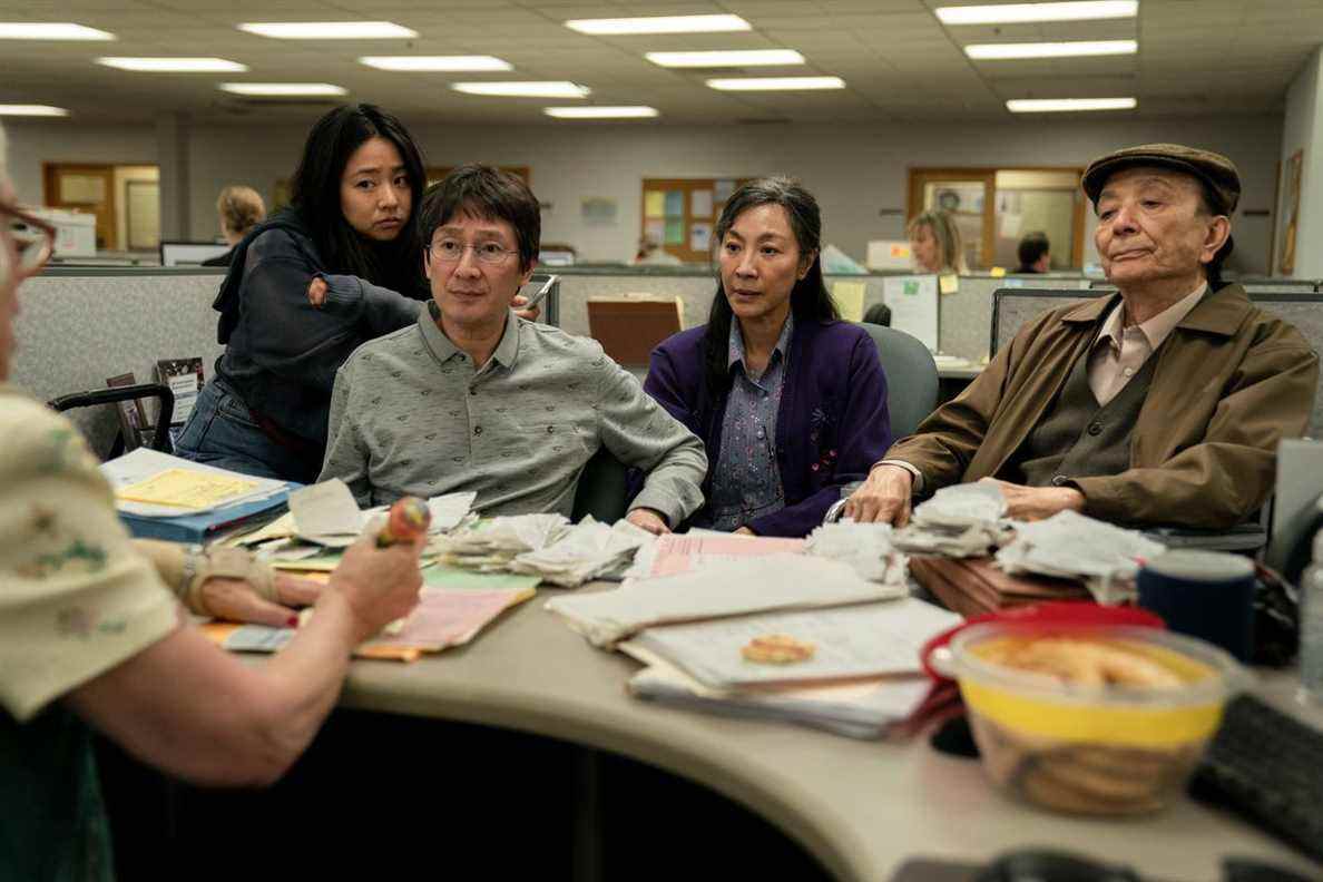 toute la famille wang visitant les bureaux de l'IRS